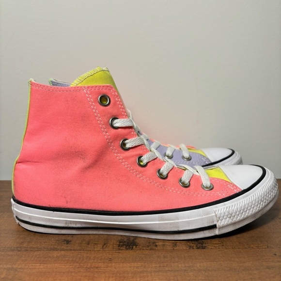 Converse Unisex Chuck Taylor All Star Canvas High Top
Sneaker Size 7 Women Shoes - Picture 1 of 8